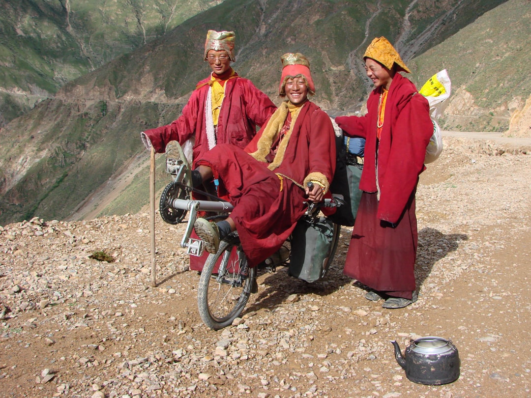 Liegerad als Kontaktwerkzeug - Tibet, China